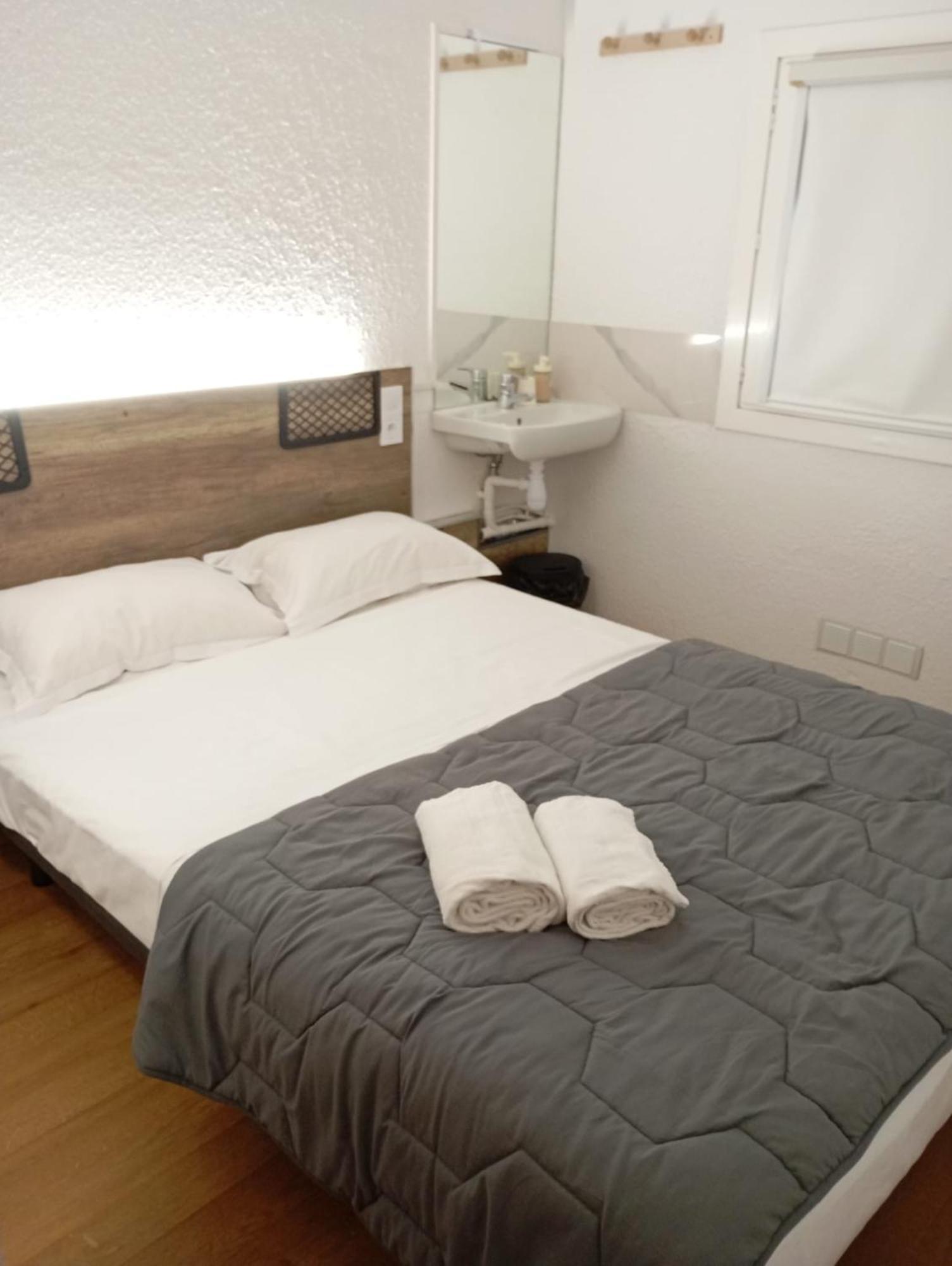 Hotel Thania Frontignan Bagian luar foto