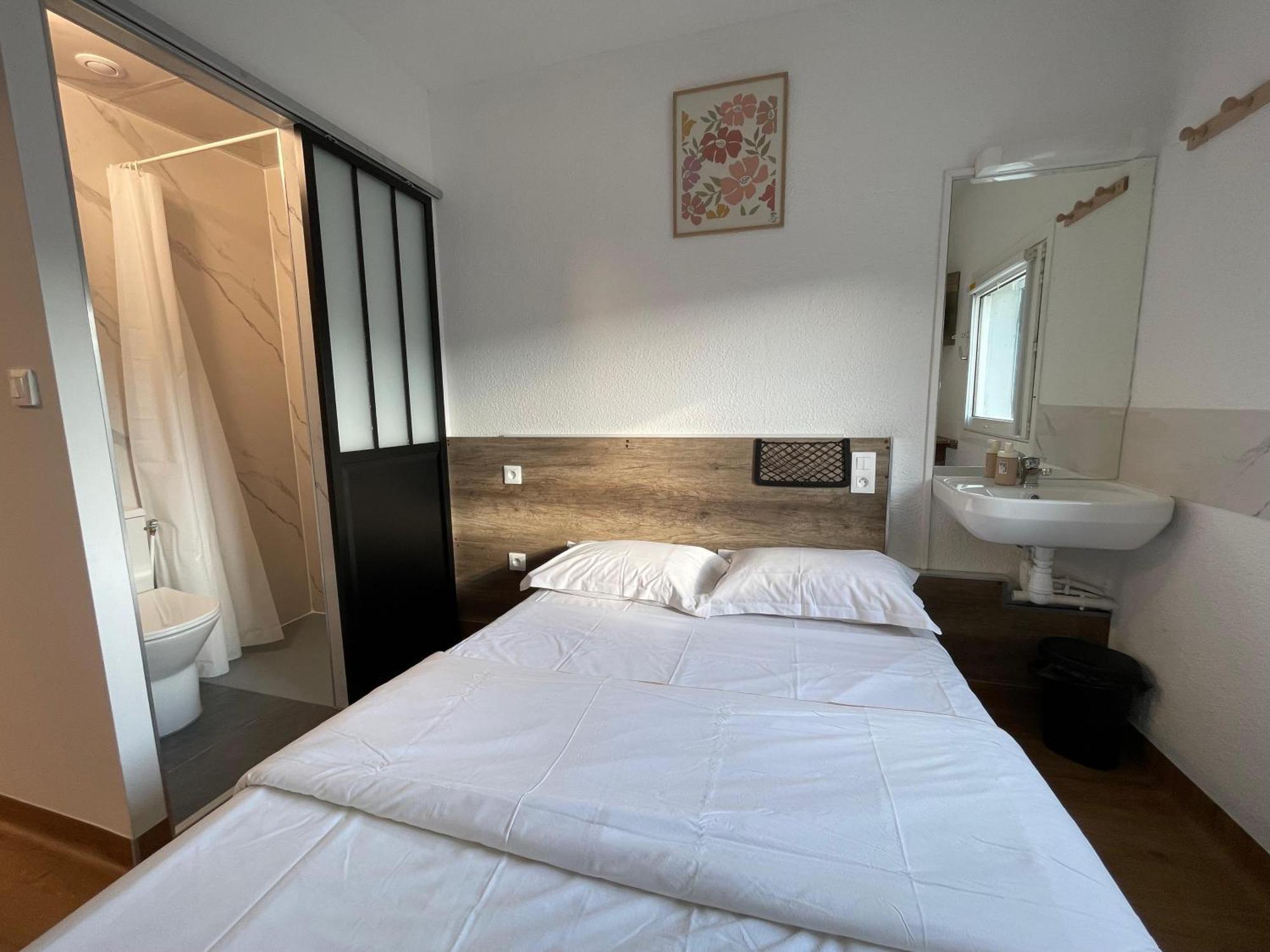 Hotel Thania Frontignan Bagian luar foto