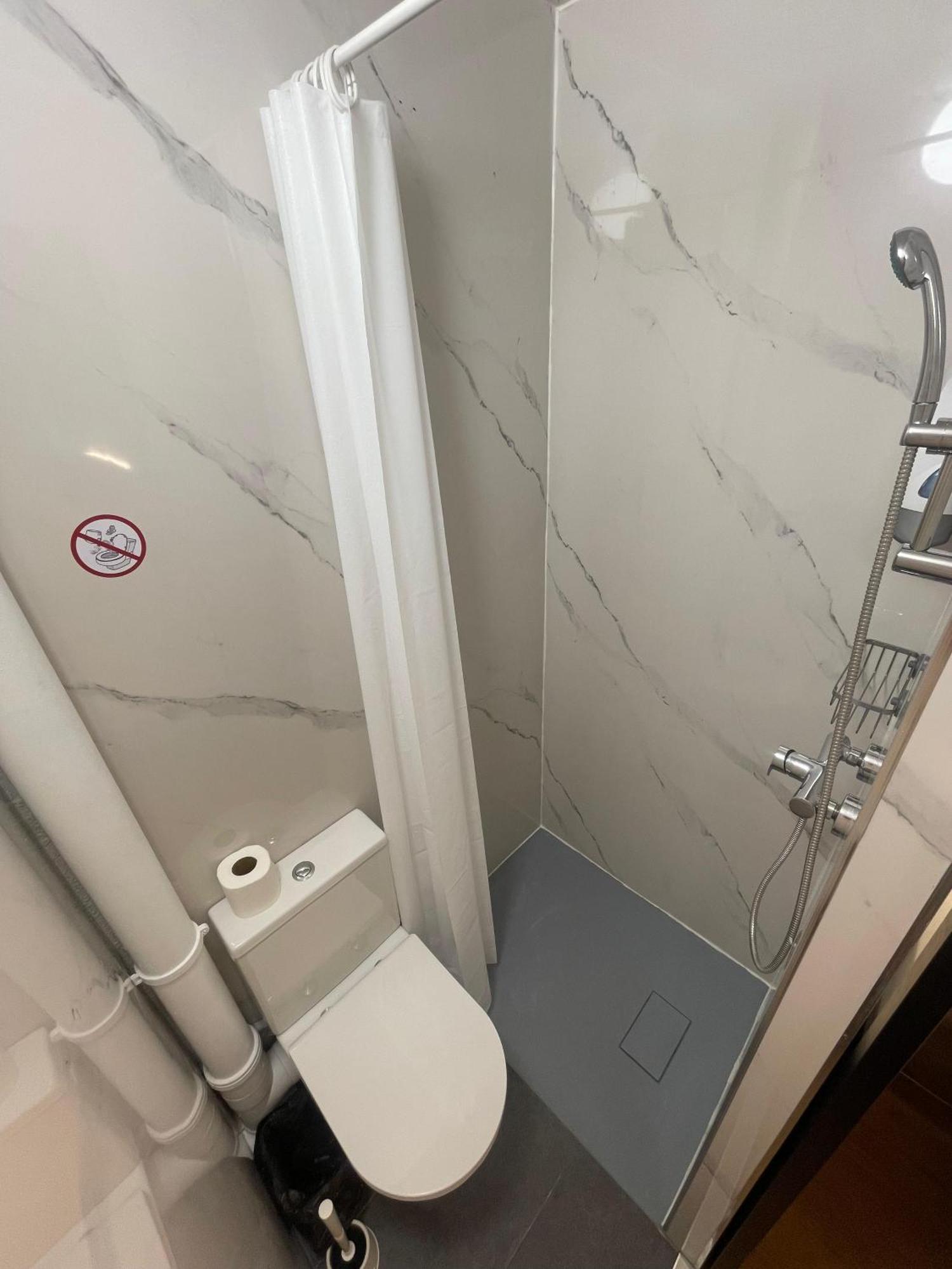 Hotel Thania Frontignan Bagian luar foto