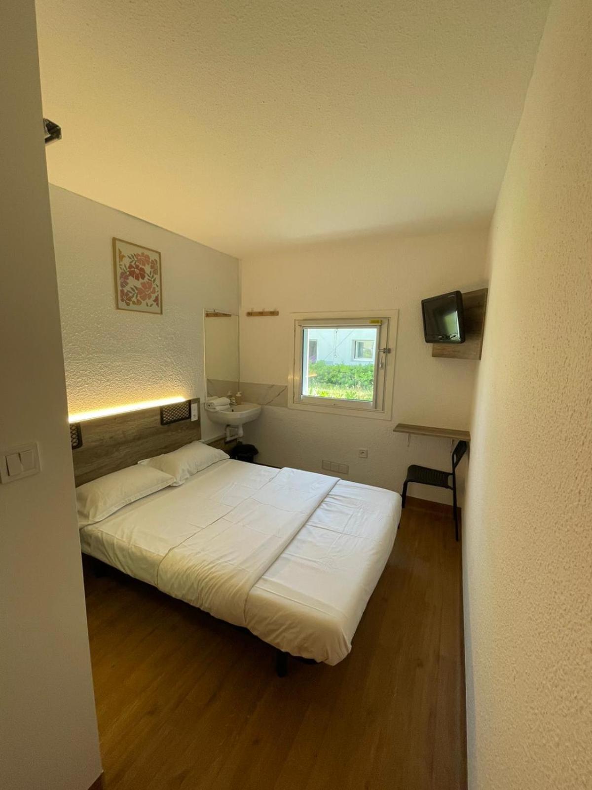 Hotel Thania Frontignan Bagian luar foto
