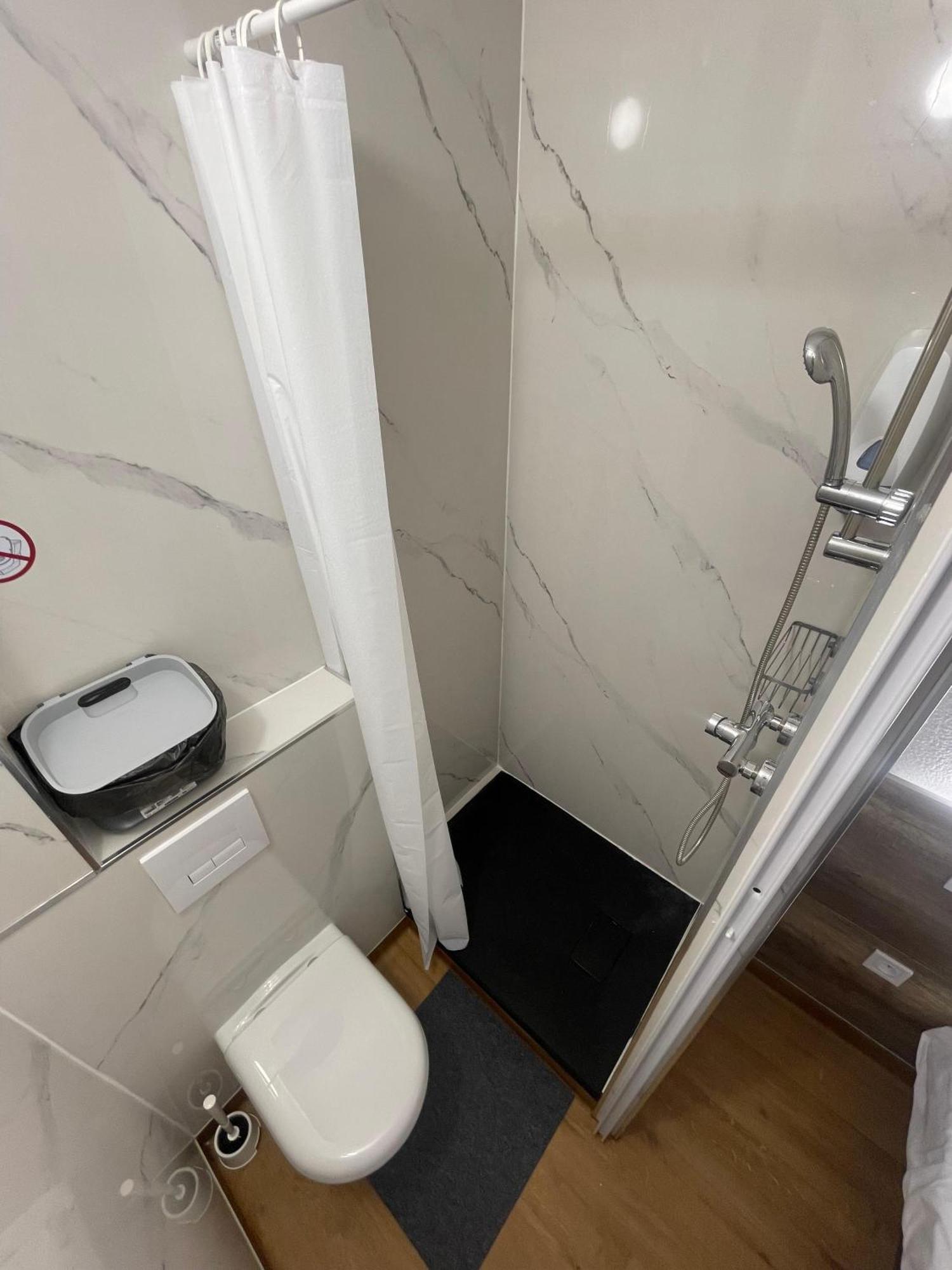 Hotel Thania Frontignan Bagian luar foto