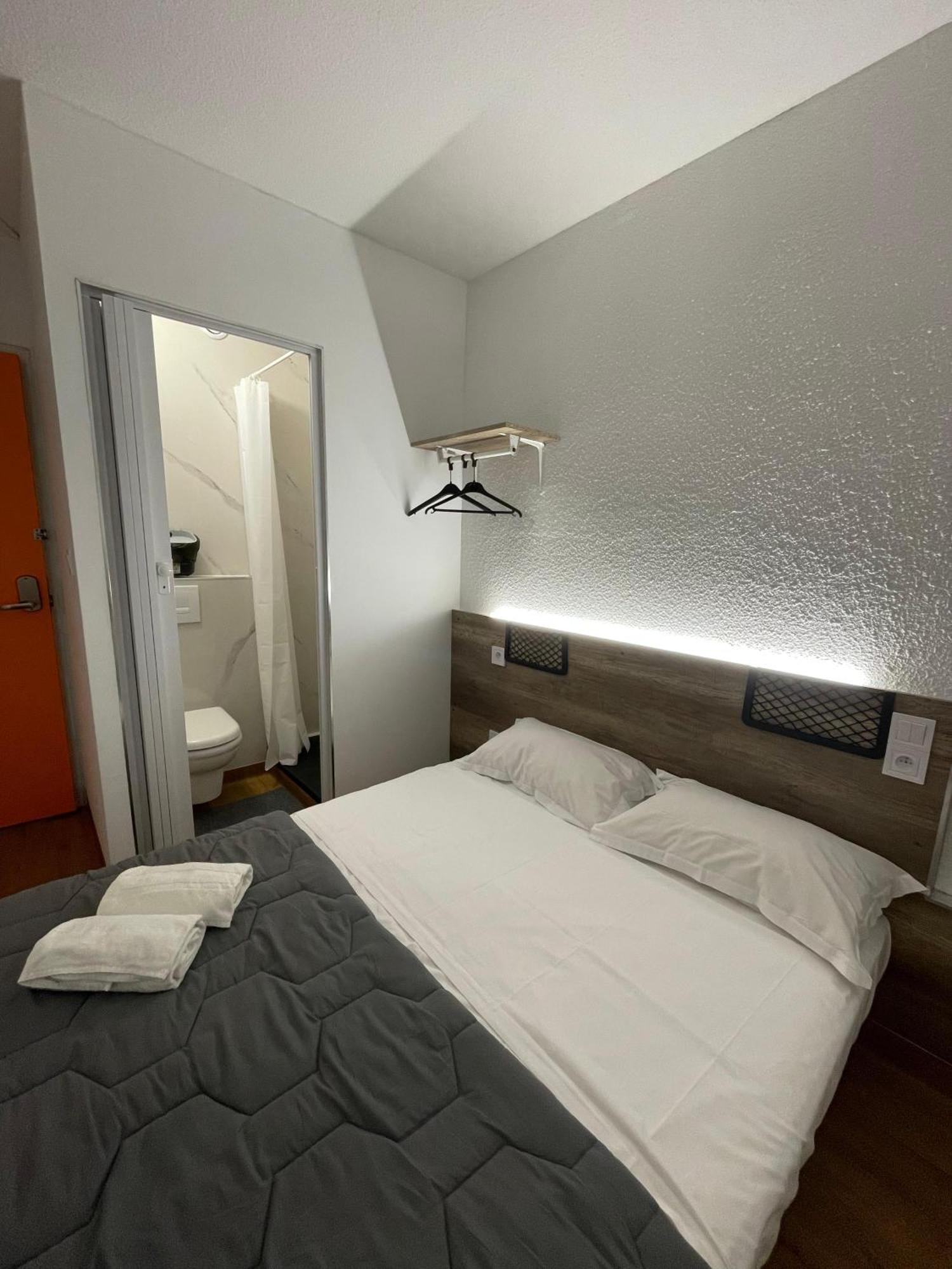 Hotel Thania Frontignan Bagian luar foto